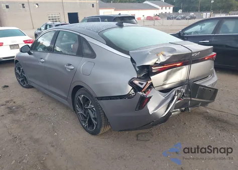 2025 Kia K5 Gt-Line z USA, uszkodzony, nr VIN KNAG64J75S5366622